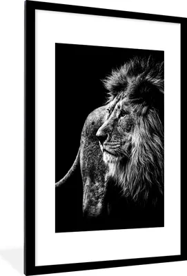 Produktbild von MuchoWow® Gerahmtes Poster Tiere - Wild - Löwe - Schwarz - Weiß 60x90 cm - Poster mit Schwarzem Bilderrahmen Wandposter Rahmen Foto Bilder - Dekoration - Wandposter Wohnzimmer - Hochwertig