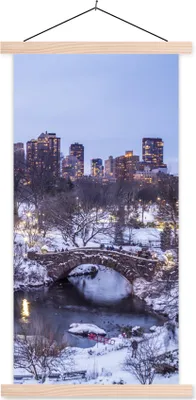 Produktbild von MuchoWow® Textilposter New York - Central Park - Winter 60x120 cm mit holzfarbenen Rahmen - Holz