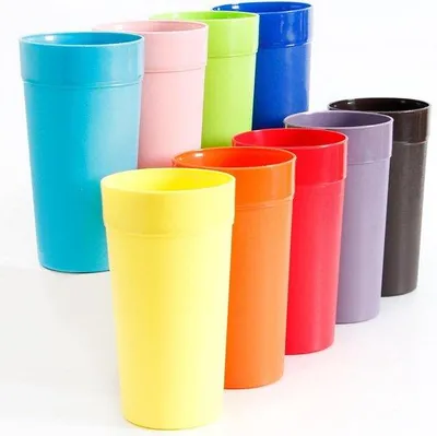Immagine prodotto di 18 bicchieri di plastica da 600 ml - Bicchieri riutilizzabili e infrangibili (colori dell'arcobaleno)