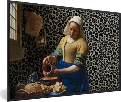 Produktbild von MuchoWow® Gerahmtes Poster Milchmädchen - Kunst - Pantherdruck - Vermeer - Gemälde - Alte Meister 90x60 cm - Poster mit Schwarzem Bilderrahmen Wandposter Rahmen Foto Bilder - Fotorahmen - Foto-Plakat