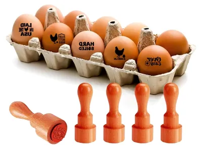 Produktbild von 5 Eierstempel mit Text und Kükenmotiven – Mini Eierstempel aus Holz für Eierbauern und Besitzer
