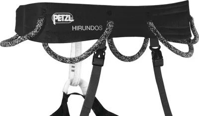 Schwarzer Petzl Hirundos Klettergurt mit grauen Schlaufen und verstellbaren schwarzen Gurten