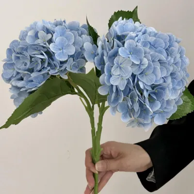 Produktbild von Künstliche Hortensien - Realistische Seidenblumen mit langem Stiel - Tischdekoration und Blumensträuße - 2 Stück, 60 cm
