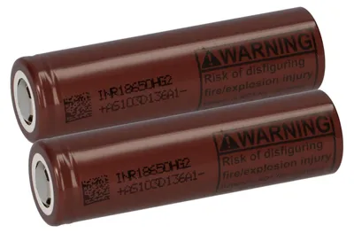 Two brown cylindrical batteries are placed diagonally on a white background.