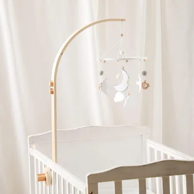 Image de Support mural en bois pour mobiles, idéal pour les chambres d'enfants, avec un cadre réglable, adapté aux lits de bébé