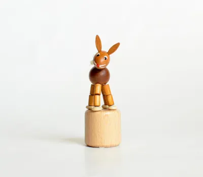 Produktbild von Holzspielzeug Wackelfigur Hase Höhe=8,5cm NEU