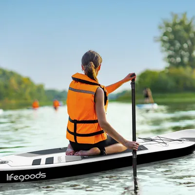 Produktbild von LifeGoods PaddlePro SUP Board - Luxus Set - Mit Sitz - Aufblasbares Paddle Board - Max. 150 KG - 320x81 cm - Weiß