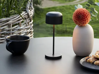 Produktbild von Konstsmide LED Tischleuchte Lille Mini | schwarz | Indoor/Outdoor | Kabellos | 7,5 x 7,5 x 20 cm | 7835-750