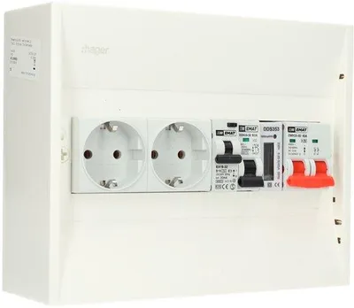 Productafbeelding van PV-verdeelunit B16, groepskast met B16-zekering, 2 omvormers, hoofdschakelaar en kWh-meter (PV0012)