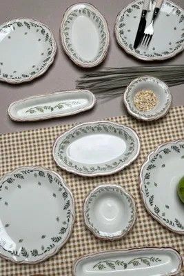 Produktbild von Hermia Concept, Hochwertiges Frühstücksset (14 Teile), 100% Porzellan | 6 Servierteller (21 cm), 4 Joker-Schalen (11 cm), 2 Ölplatten (22 cm), 2 Platten (21 cm) | Spülmaschinen- und mikrowellenfest.
