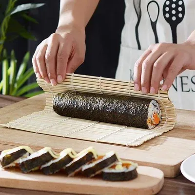 Produktbild von Asiatisches Sushi-Essgeschirr-Set mit Stäbchen und Tablett