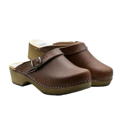 Produktbild von Damen Holzclogs aus Echtleder Braun – Klassische Holzpantoletten mit verstellbarem Riemen 38