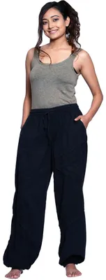 Productafbeelding van "Triangle" trainingsbroek - loszittende broek voor yoga & fitness, dames: zwart, maat XL. Kleur: zwart. Maat: XL