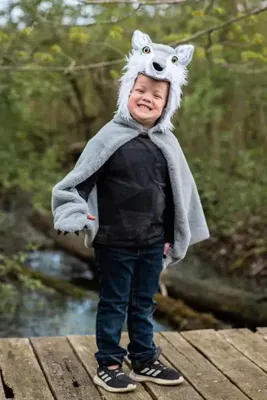 Productafbeelding van Kindercape "Wolf" in bosstijl, met wolfengezicht, staart en pootjes