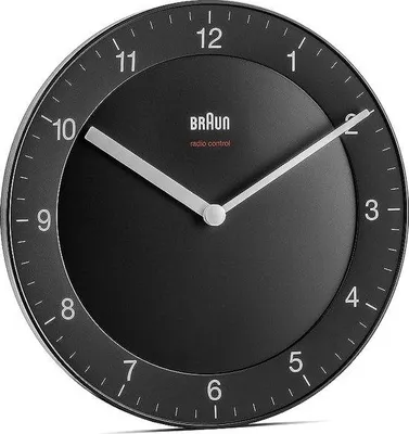 Productafbeelding van Unyqoos® Functionele wandklok voor Midden-Europese tijd (GMT+1) – 20 cm diameter, mat zwart, stille uurwerk, goed leesbaar wijzerplaat, 20×20×3,2 cm, model BC06B-DCF, AA-batterij niet inbegrepen
