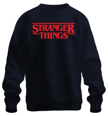 Imagen del producto de Sudadera uni con diseño retro de los años 80, inspirada en la serie "Stranger Things", con motivos de Hawkins y el "Upside Down". Color azul marino, talla S