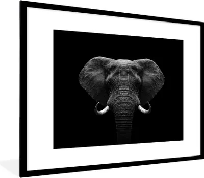 Produktbild von MuchoWow® Gerahmtes Poster Tiere - Elefant - Porträt - Schwarz - Weiß 80x60 cm - Poster mit Schwarzem Bilderrahmen Wandposter Rahmen Foto Bilder - Schlafzimmer-Dekorationen - Fotoposter