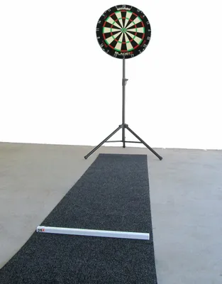 Produktbild von Winmau Blade 6 Triple Core Carbon Dartteppich Matte Abwurflinie Oche + Ständer