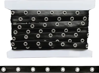 Produktbild von 1m Ösenband Kunstleder schwarz mit eingestanzten runden Ösen Größenwahl Meterware, Größe:18mm, Farbe:schwarz | Öse silber mit Glitzer