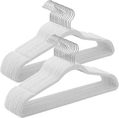 Produktbild von Famanu Fluwelen Kleiderbügel - 41,5 cm breit - platzsparend - hohe Belastbarkeit - mit 360° drehbaren Haken - für Jacken - Hemden - Anzüge - Silber