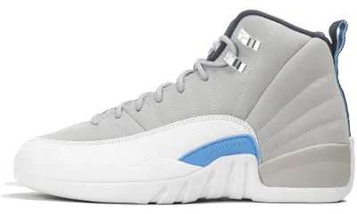 Immagine prodotto di Jordan 12 Retro, colorazione Grey University Blue (taglia per ragazzi), taglia EU 40