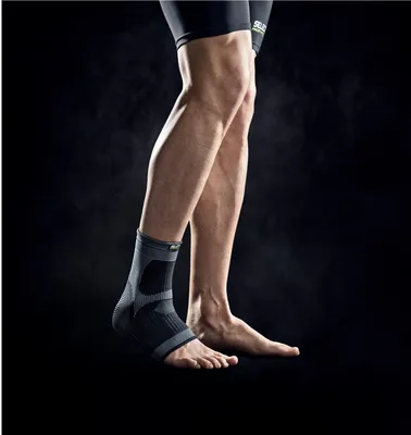 Produktbild von SELECT Elastische Knöchelbandage, schwarz, M