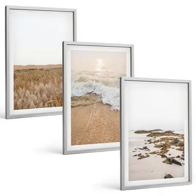 Produktbild von Bilder Set 3-teilig im silbergerahmten Rahmen – Wandbilder 3 Stück – gerahmte Poster für Wohnzimmer, Schlafzimmer und Flur – 40x60 cm – Strandwellen, Steine, Sommer