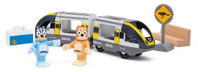 Obrázok produktu pre BRIO World – 36147 Modrý vlak Bluey | Hračkárska železnica pre dievčatá a chlapcov od 3 rokov – očarujúci darček pre fanúšikov Bluey a Bingo