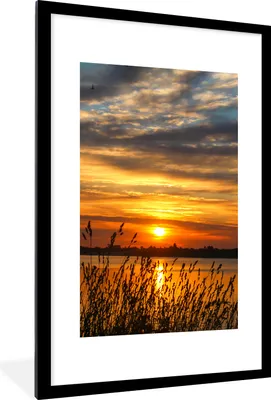 Produktbild von MuchoWow® Gerahmtes Poster Sonnenuntergang - Meer - Horizont - Himmel - Pflanzen 60x90 cm - Poster mit Schwarzem Bilderrahmen Wandposter Rahmen Foto Bilder - Dekoration - Wandposter Wohnzimmer - Hochwertig