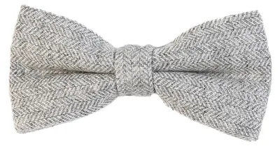 Produktbild von DonDon Herren Fliege 12 x 6 cm Fischgrät-Muster gebunden und stufenlos justierbar aus Baumwolle im Tweed Style hellgrau