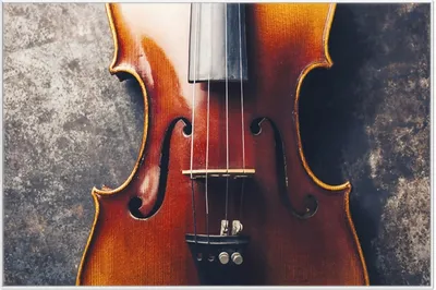 Produktbild von Wallario Wandbild Nahaufnahme einer alten Violine, Größe: 61 x 91,50 cm, Poster mit weißem Aluminiumrahmen