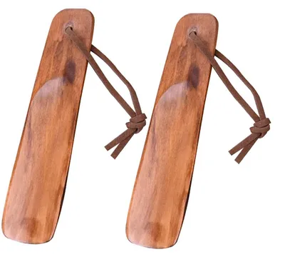 Image de Deux cuillères à chaussures courtes en bois, avec manche et cordelette