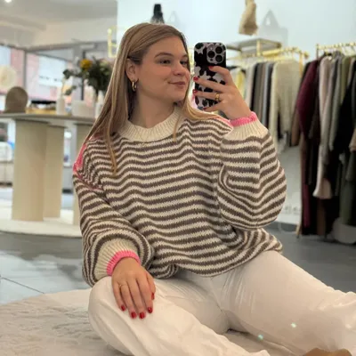 Produktbild von Pullover mit Streifen "Nane" Taupe, Damenpullover, Rundkragen, leicht oversize, für Frauen Pullover, Sweatshirt für Damen, Oversize Winterpullover