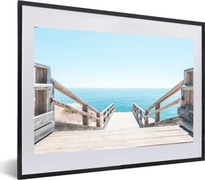 Produktbild von MuchoWow® MuchoWow® Gerahmtes Poster Meer - Treppe - Portugal 60x40 cm - Poster mit zchwarzem Bilderrahmen - Schlafzimmer - Plakat in Rahmen - Drucken