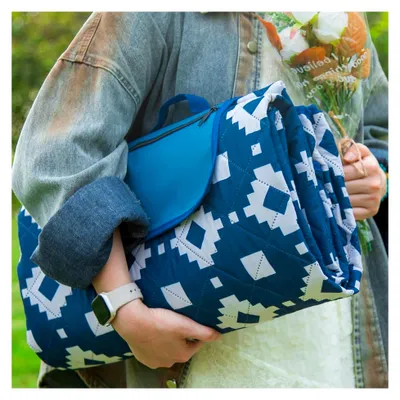 Produktbild von Wasserdichte Picknickdecke 200x200, große Picknickdecke XXL, sandfrei, tragbar, maschinenwaschbar, faltbar für Camping und Wandern, Blau