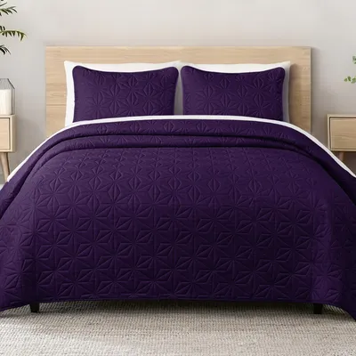 Produktbild von Weiche Leichte Steppdecke 220x240 cm mit 2 Kissenbezügen Geometrisch Lila