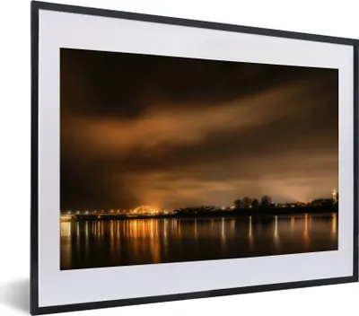 Produktbild von MuchoWow® MuchoWow® Gerahmtes Poster Nijmegen - Luft - Licht 40x30 cm - Poster mit zchwarzem Bilderrahmen - Bilderrahmen - Poster im Rahmen