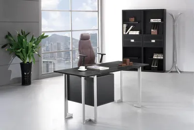 Produktbild von Moderner Schreibtisch aus MDF und PVC in elegantem Farbton