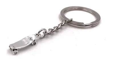 Produktbild von Onwomania Schlüsselanhänger Skateboard Rollbrett Skater silber Anhänger Keychain