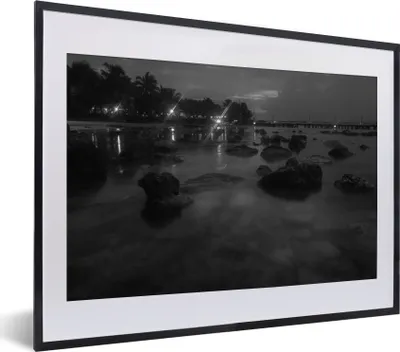 Produktbild von MuchoWow® MuchoWow® Gerahmtes Poster Strandlichter auf der Isla Mujeres am Morgen - Schwarz und Weiß 40x30 cm - Poster mit zchwarzem Bilderrahmen - Bilderrahmen - Poster im Rahmen