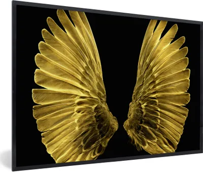 Produktbild von MuchoWow® Gerahmtes Poster Goldene Flügel auf schwarzem Hintergrund 30x20 cm - Poster mit Schwarzem Bilderrahmen Wandposter Rahmen Foto Bilder - Kunstdruck - Bild-Poster
