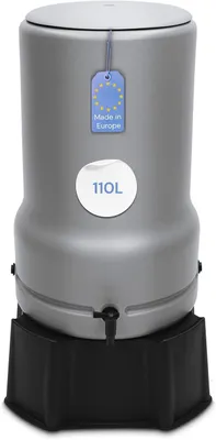 Produktbild von Regentonne 110L [RainBell] mit Standfuss, Deckel & Wasserhahn - Regenfass Frostsicher aus Kunststoff - Regenwassertonne - Regenwassertank Garten Wassertank Regensammler Wasserfass (Grau,110L)