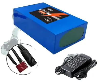Immagine prodotto di Pacco batterie al litio, capacità 100 Ah, con sistema di gestione della batteria (BMS) integrato, caricabatterie T-DC