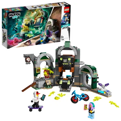A LEGO Hidden Side Newbury U-Bahn-Station playset and its packaging are displayed against a white background.