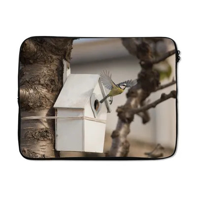Produktbild von MuchoWow® Laptop Hülle 15 Zoll Vogel, der aus einem Vogelhaus kommt Laptoptasche - Laptoptasche - Sleeve - Rundum-Schutz