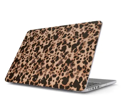 Imagen del producto de Funda protectora rígida Burga para Apple MacBook Air de 15 pulgadas (2023 / 2024 M3 / 2025 M4 / 2026 M5) - Diseño "Off Duty", Imagen generada por IA