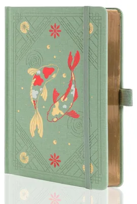 Productafbeelding van A5 notitieboekje met puntraster en een omslag met een koikarpermotief, hardcover, leeslint, 190 pagina's, 160 g/m² papier