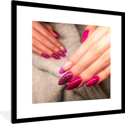 Produktbild von MuchoWow® MuchoWow® Gerahmtes Poster Frau mit rosa Nägeln 40x40 cm - Poster mit zchwarzem Bilderrahmen - Poster - Plakat im Rahmen