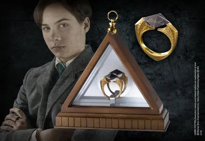 Zdjęcie produktu dla Harry Potter replika 1/1 Pierścień z horkruksem Lorda Voldemorta (pozłacany)