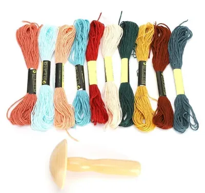 Produktbild von Holz-Stopfpilz Set - Mit Stopfnadeln und Nähgarn - Für Socken und Textilien - Holzfarben